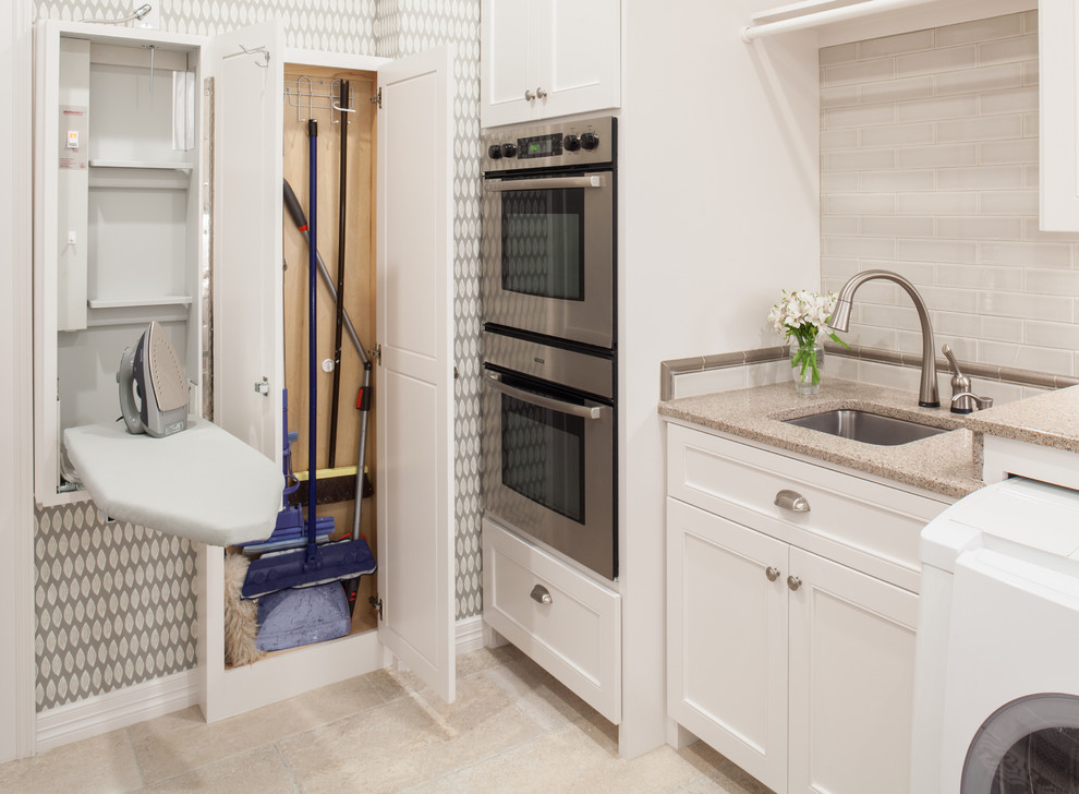 Home design - transitional home design idea in Houston
