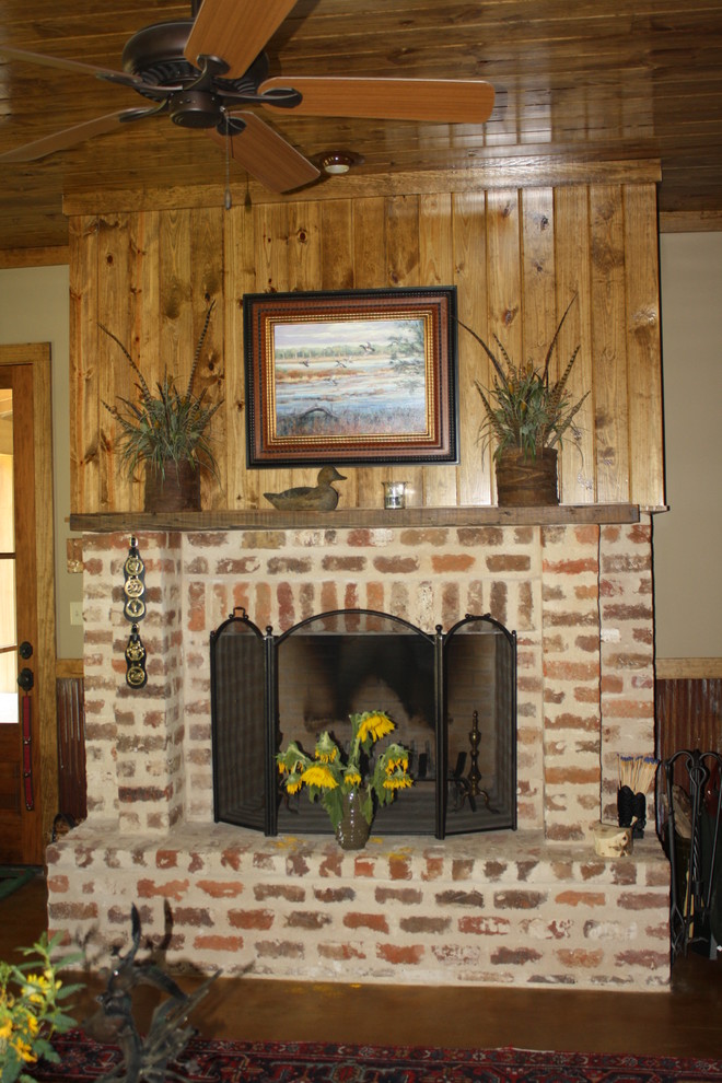 This is an example of a country living room in Jackson.