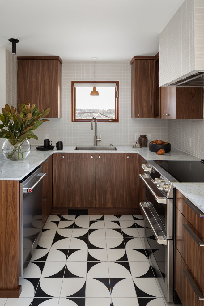 Design ideas for a mid-sized midcentury u-shaped kitchen in Seattle with flat-panel cabinets, medium wood cabinets, quartz benchtops, white splashback, no island and white benchtop.