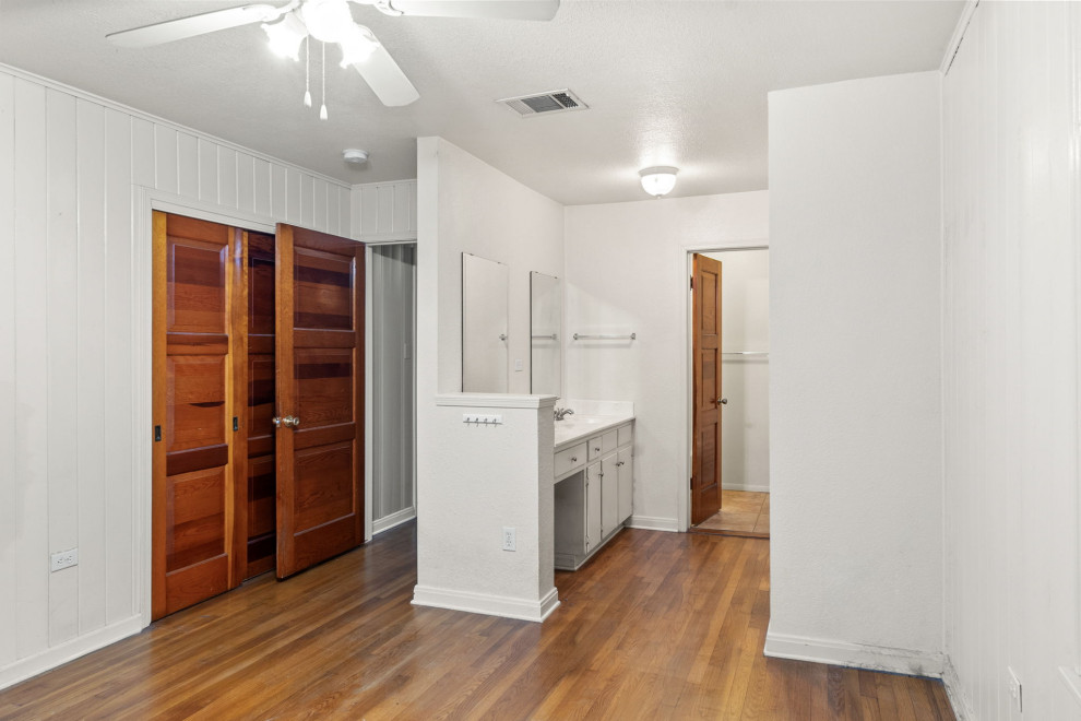 College St - Master Bath Before