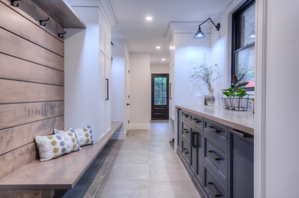 Mudroom - transitional mudroom idea in Toronto