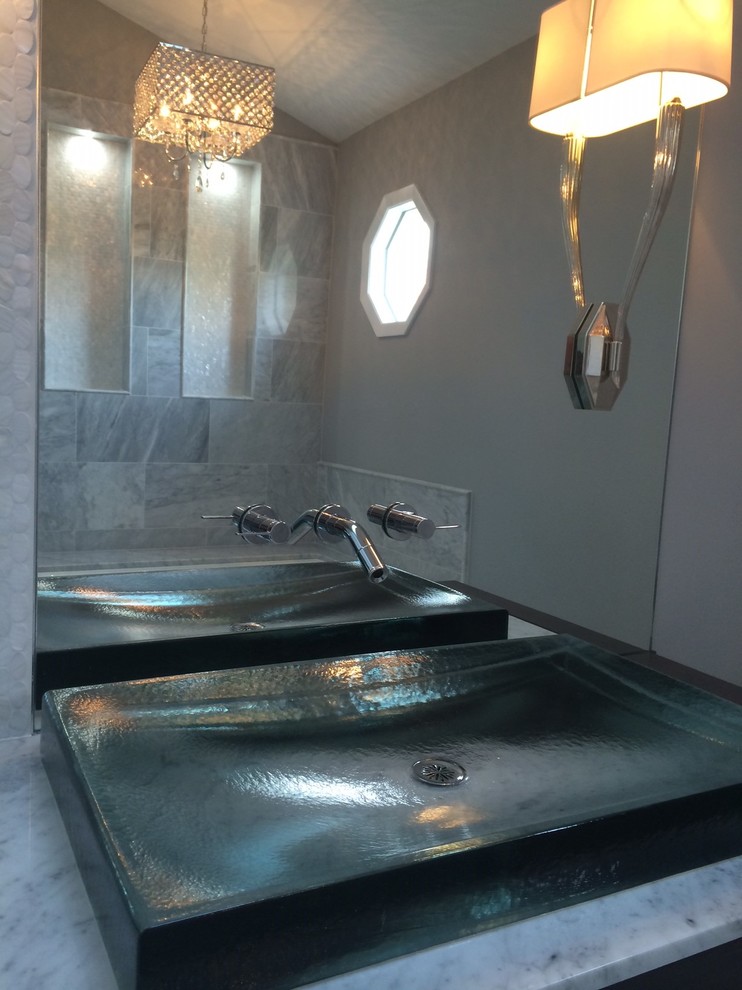 Transitional home design photo in Chicago