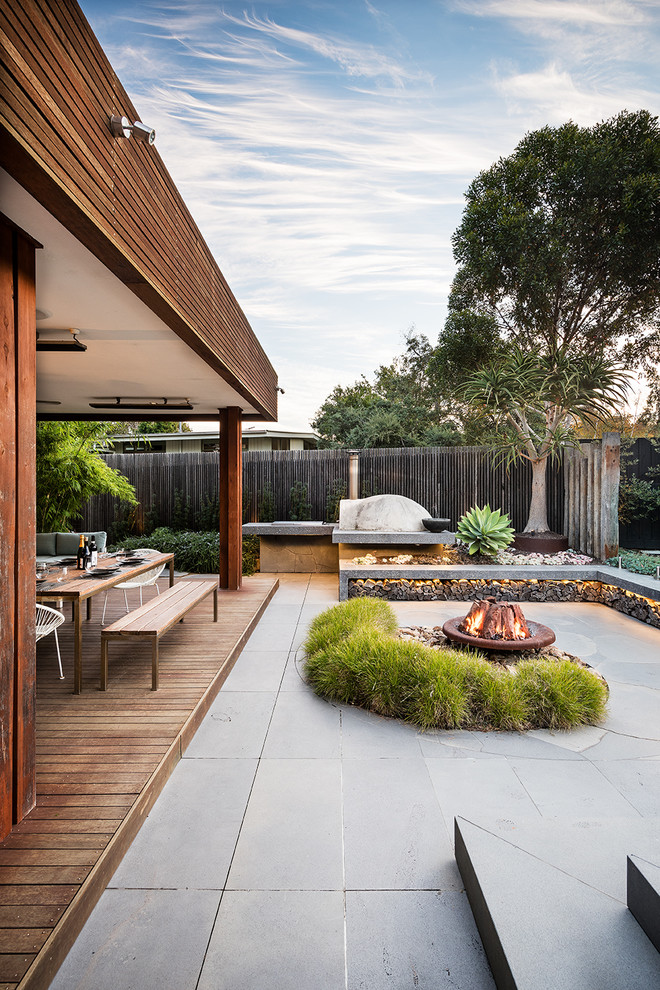 Photo of a contemporary deck in Melbourne.