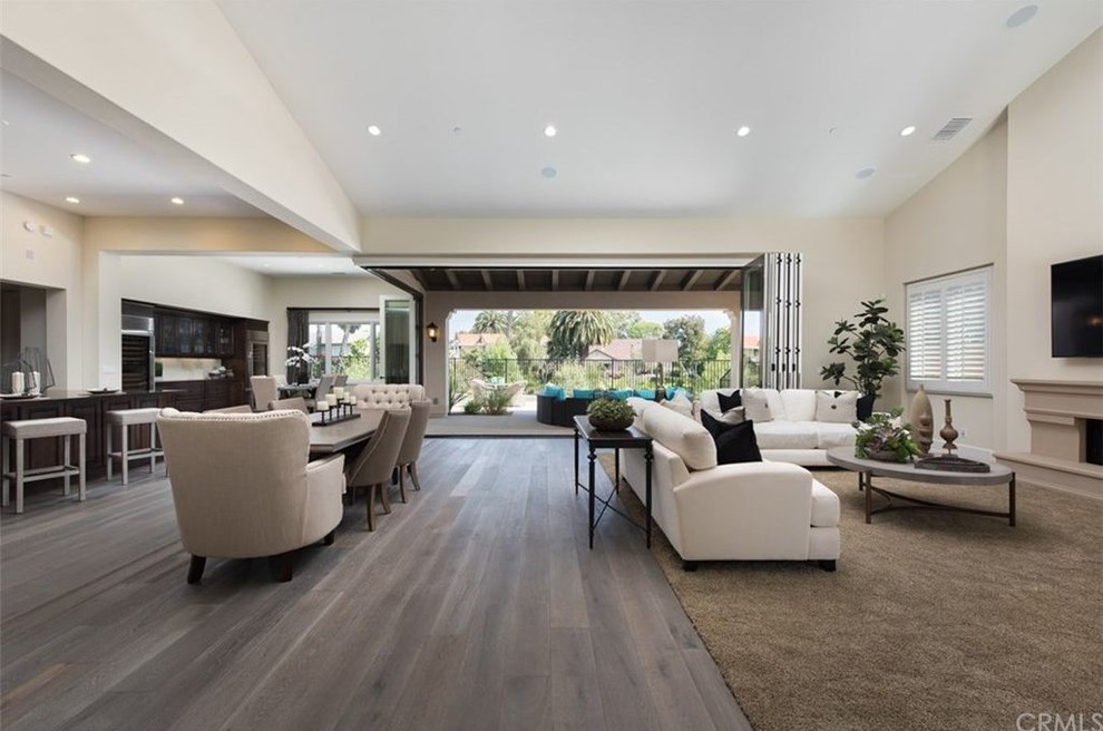 Transitional home design photo in Orange County