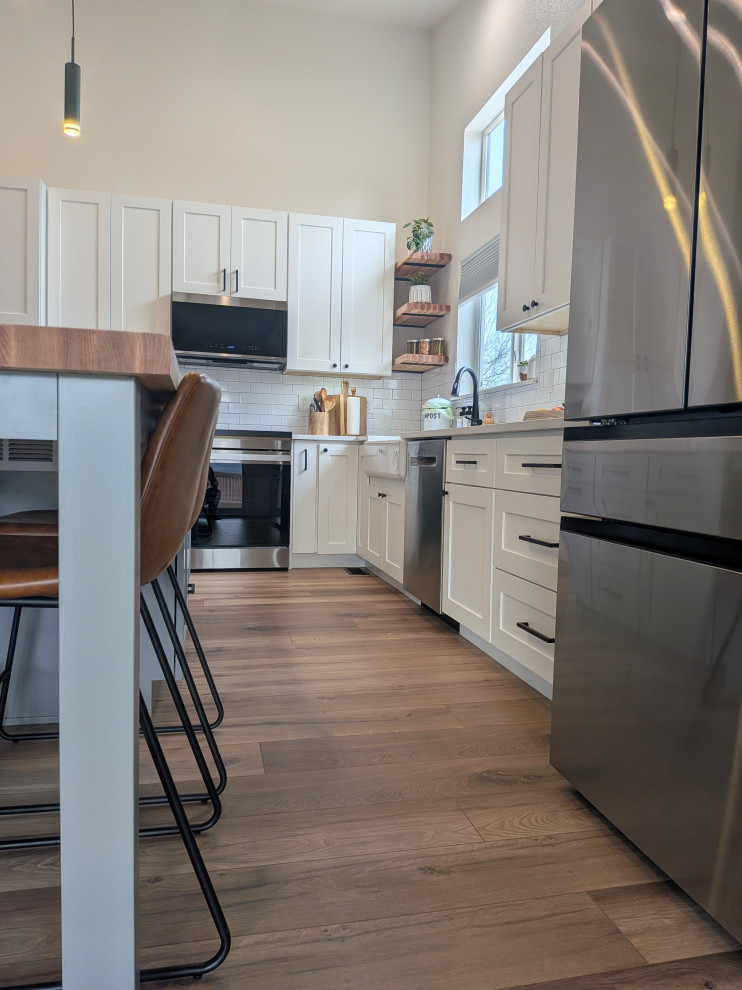 Kitchen - transitional kitchen idea in Denver