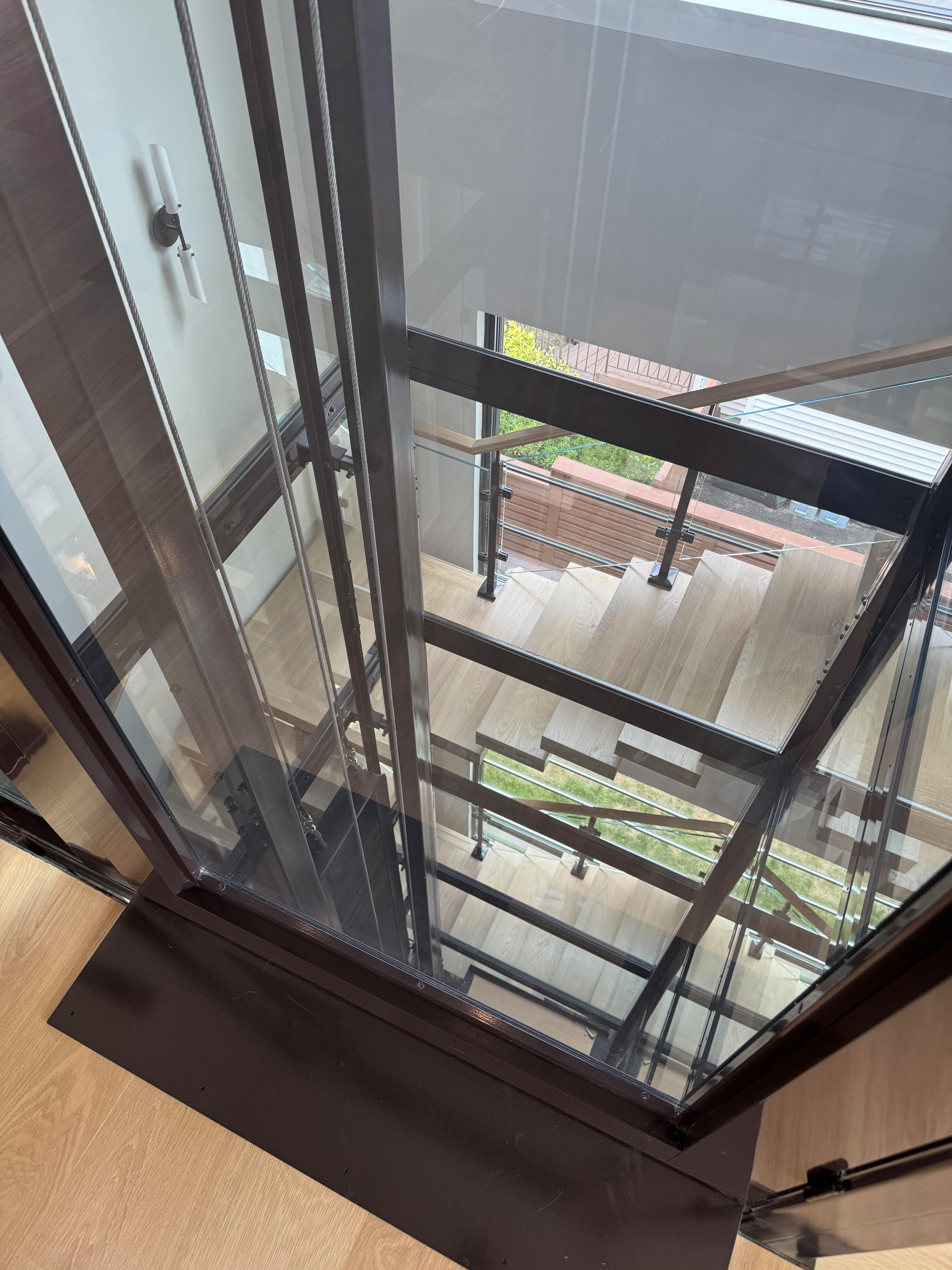 136_Modern Mono-Beam Encircling Glass Elevator, Bethesda, MD 20814