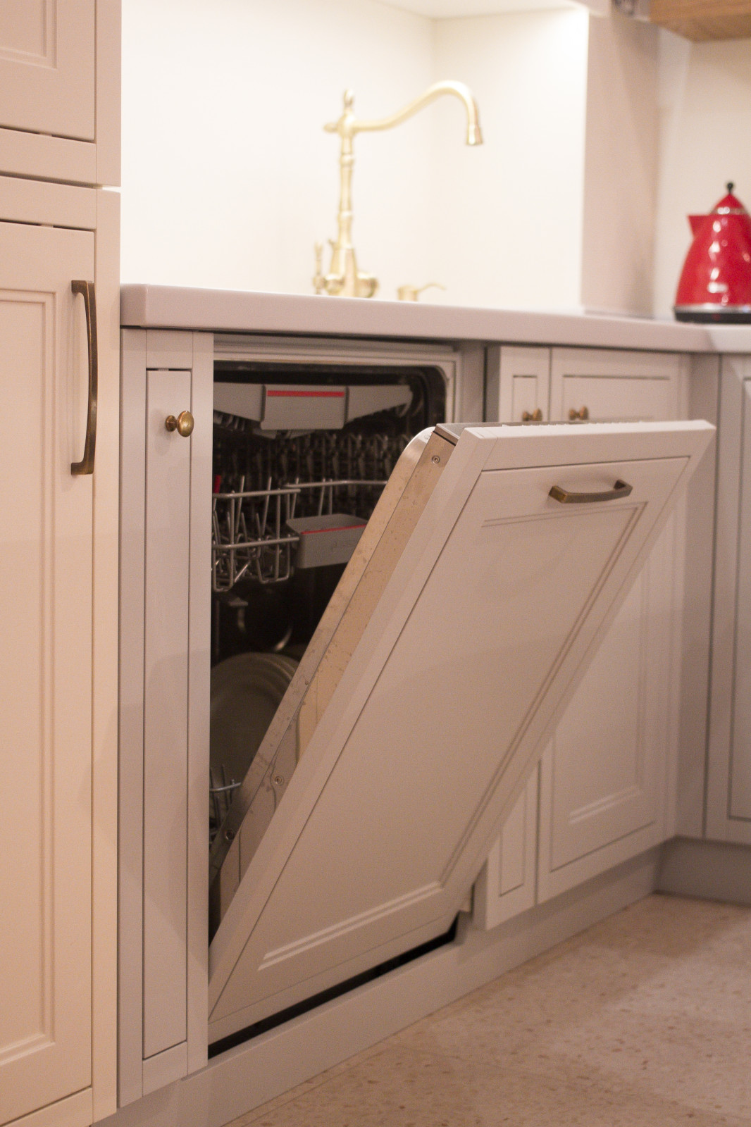 Бело-серая кухня в Москве