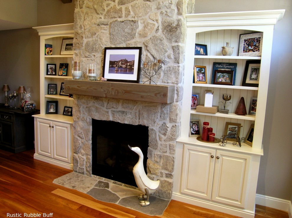 Home design - rustic home design idea in Toronto