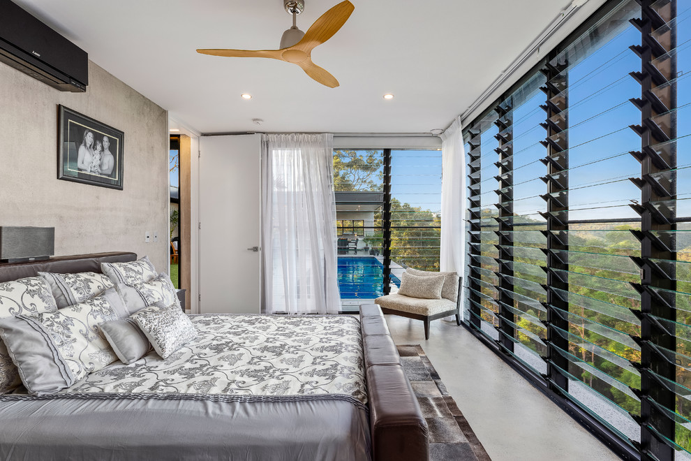Inspiration for a modern master bedroom in Brisbane.