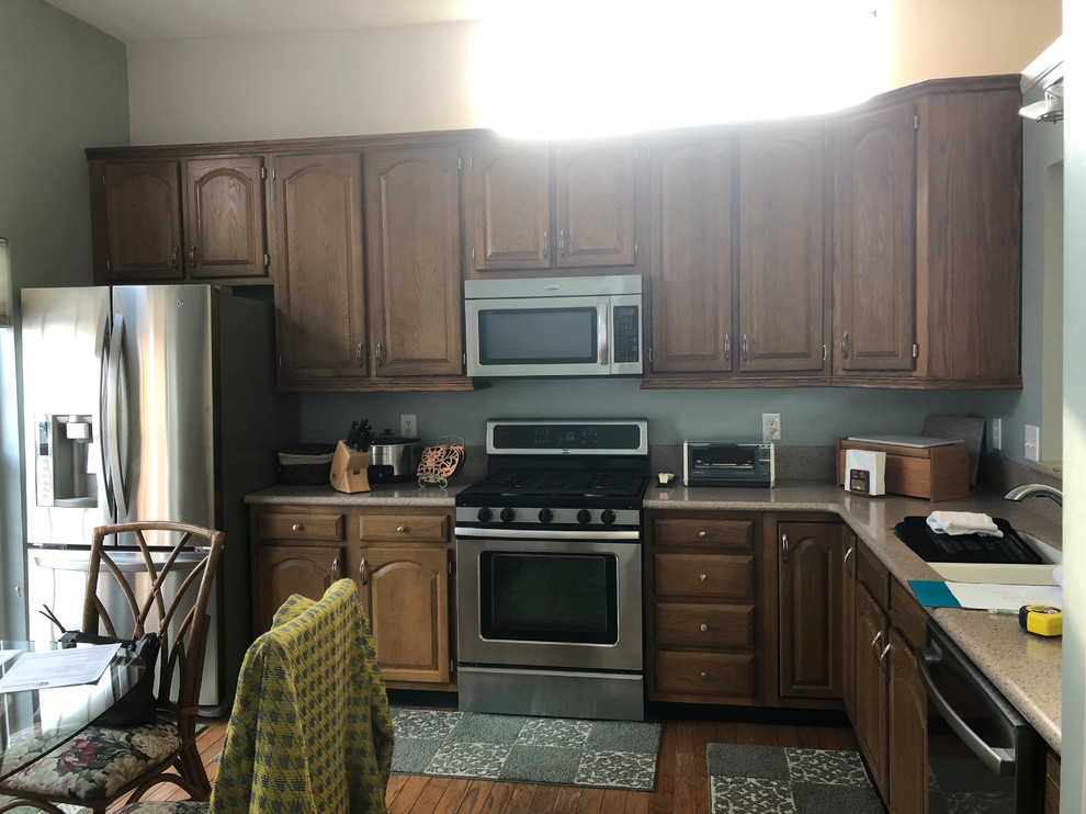 Kitchen - transitional kitchen idea in Cincinnati