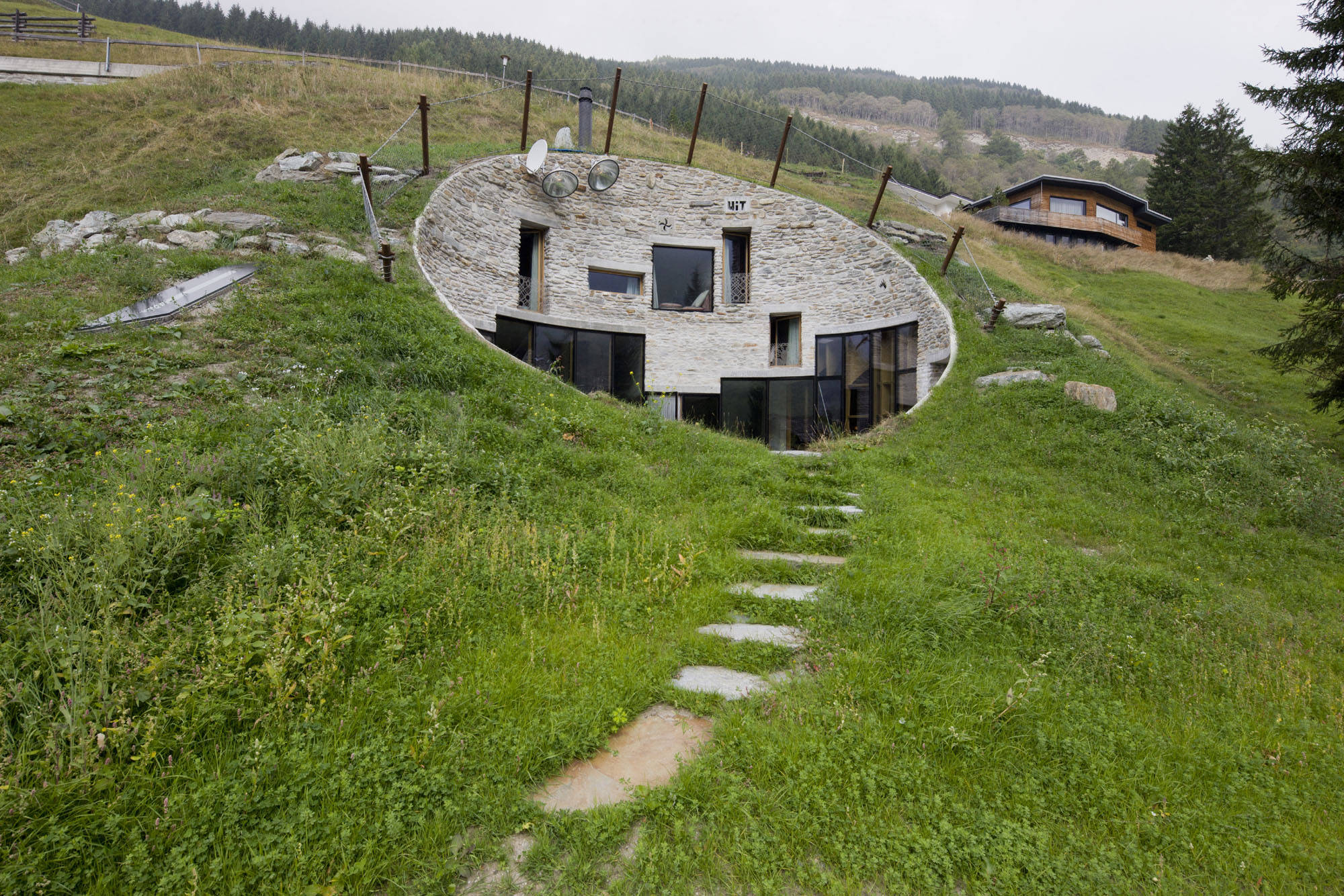 6 Amazing Homes Dug Into the Earth, image size:2000x1334