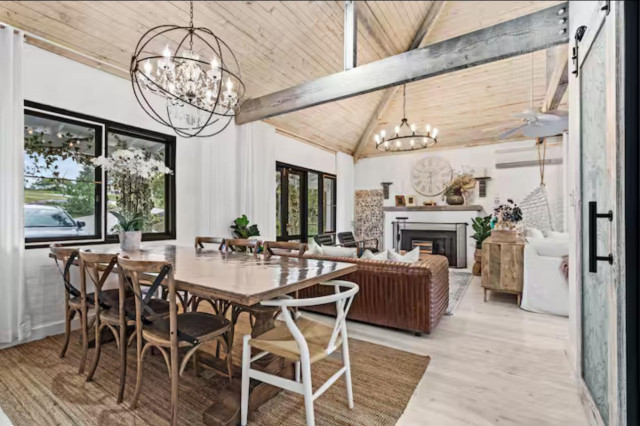 Rustic Farmhouse Theme rustikt-spisestue