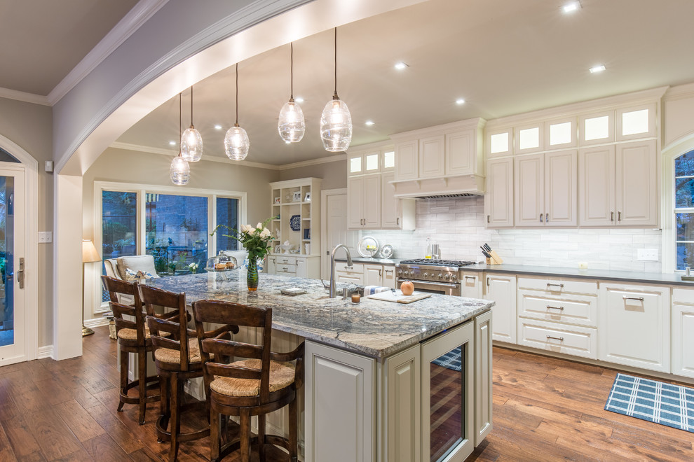 Kitchen - transitional kitchen idea in Austin