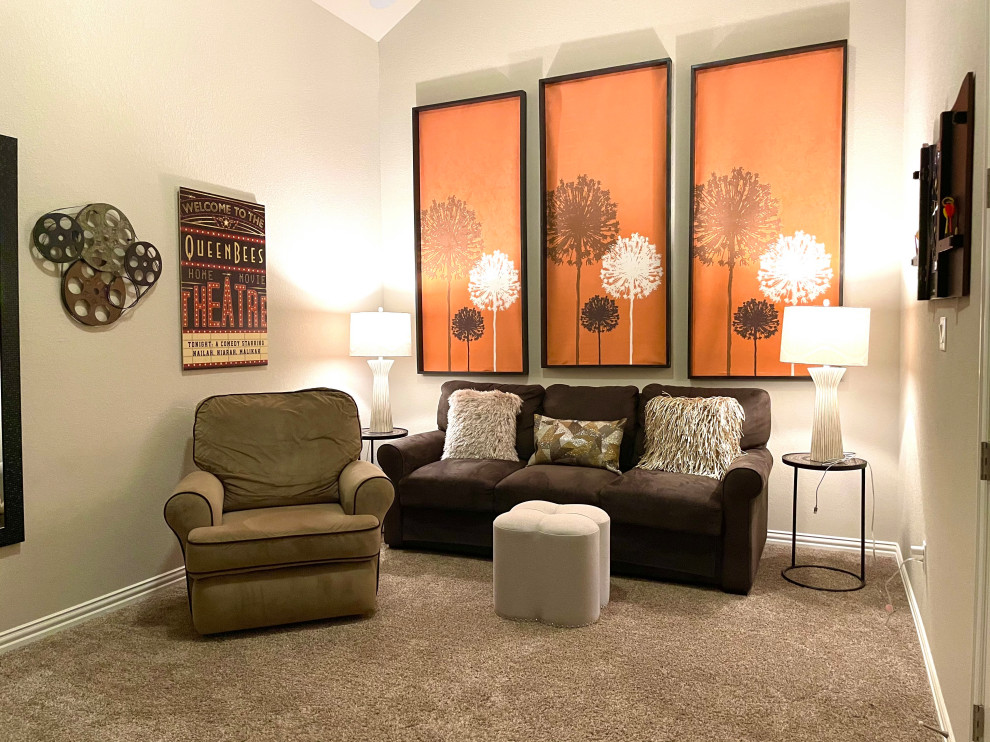 Transitional home design photo in Austin