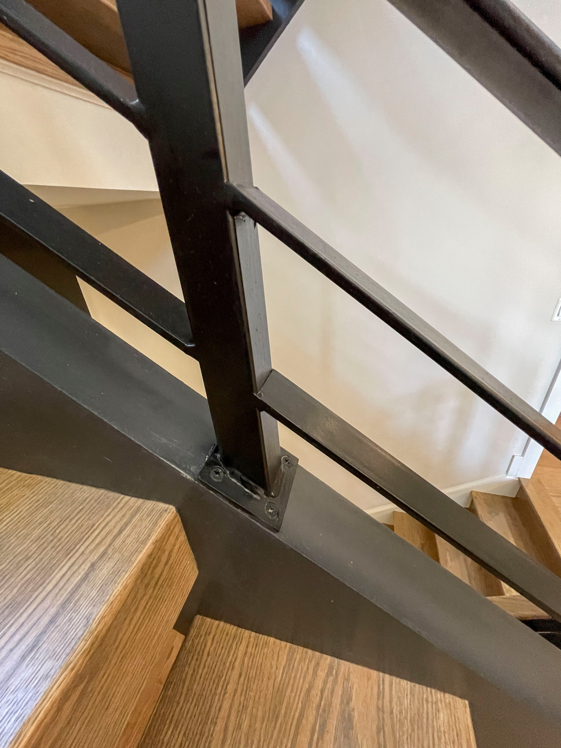 113_Floating Straight- Stringers with No Risers in Contemporary Home, Bethesda M