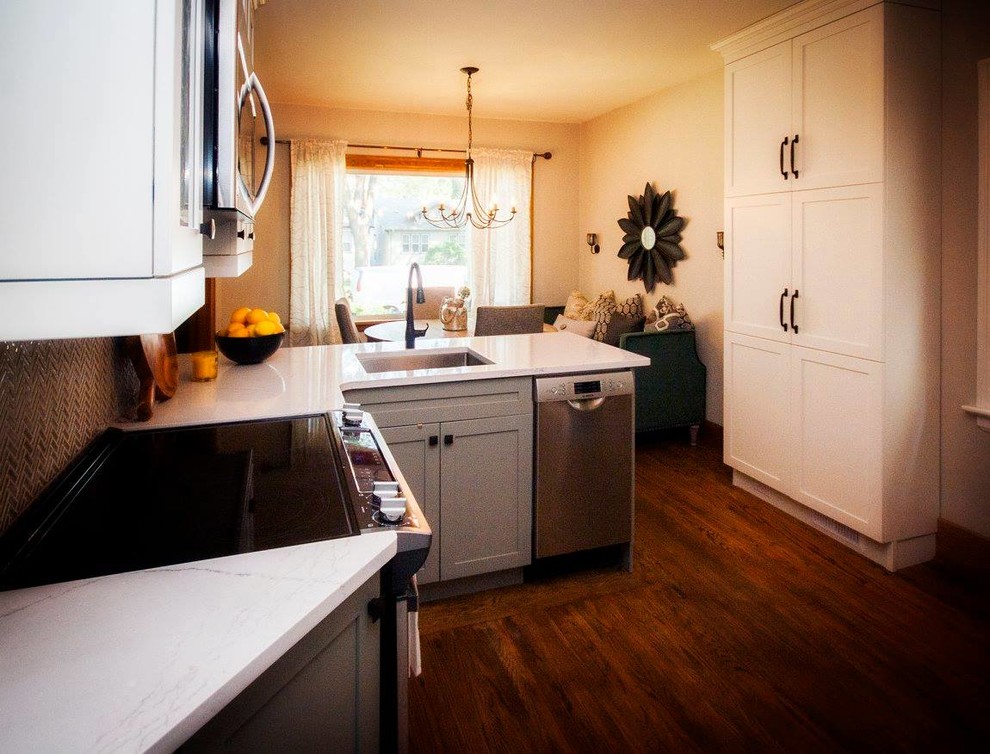 Kitchen - transitional kitchen idea