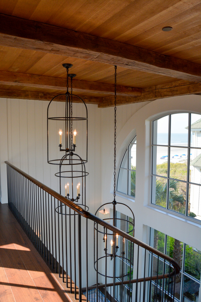 Schwebendes Maritimes Treppengeländer Holz mit Teppich-Treppenstufen und Teppich-Setzstufen in Charleston