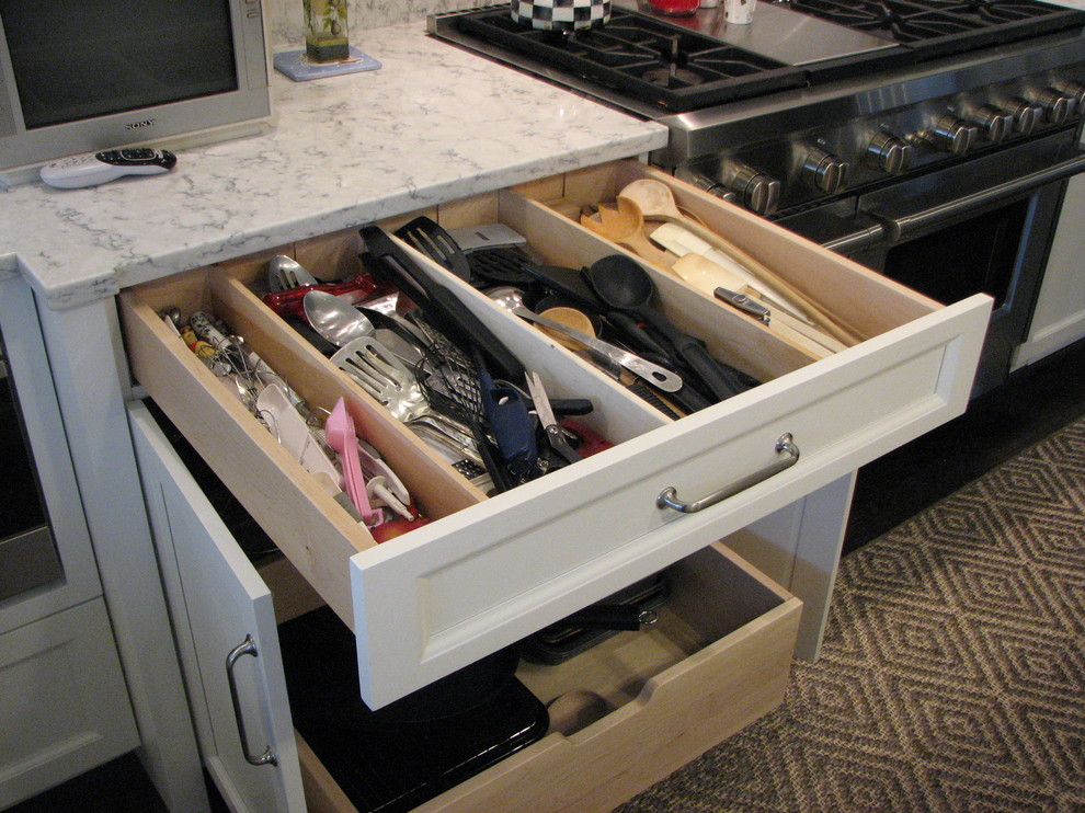 Transitional home design photo in Boston