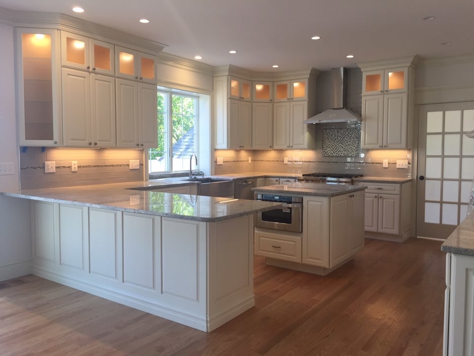 Kitchen - transitional kitchen idea in Boston