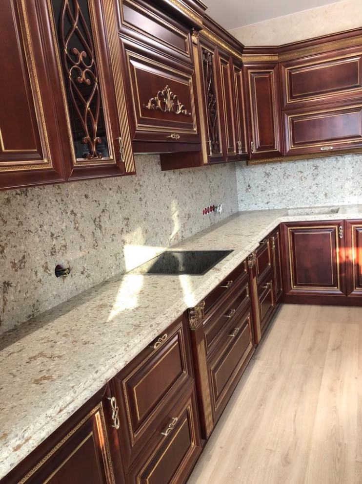 Кухня в классическом стиле цвет вишня