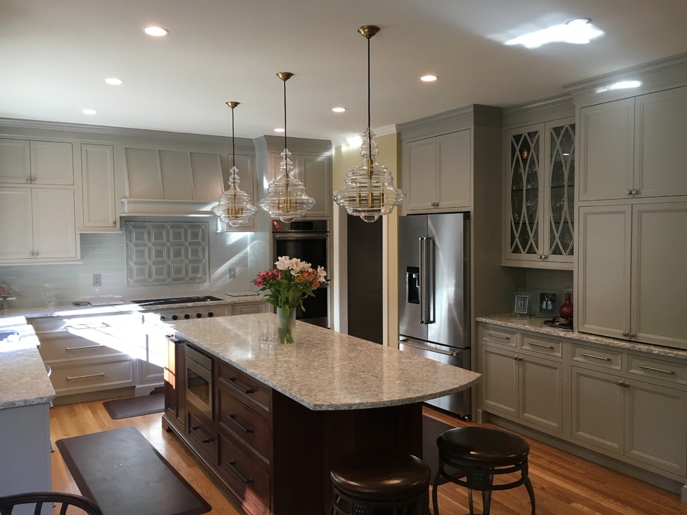 Kitchen - transitional kitchen idea in Bridgeport