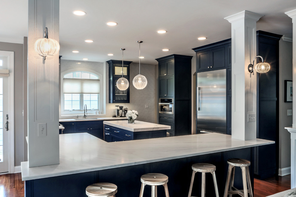 Transitional kitchen photo in Chicago