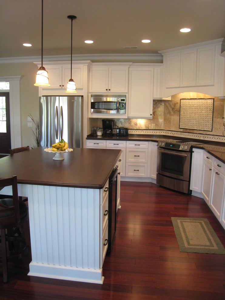 Kitchen - transitional kitchen idea in Baltimore