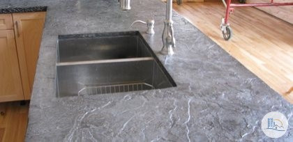 Example of a transitional kitchen design in Dallas