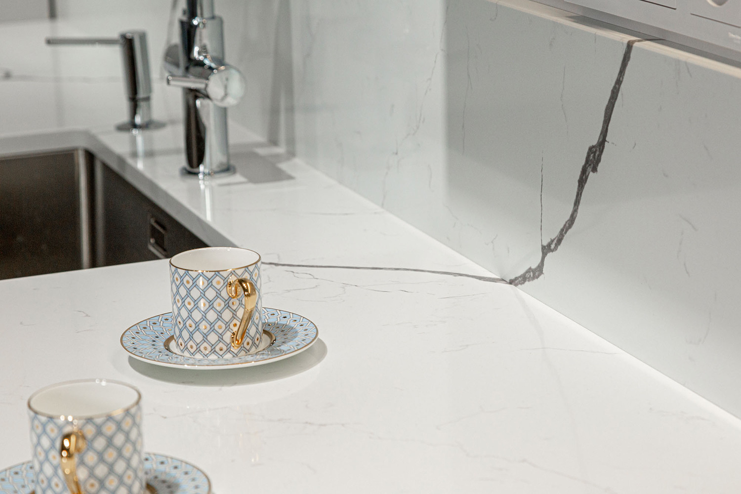 Белая кухня по последним трендам