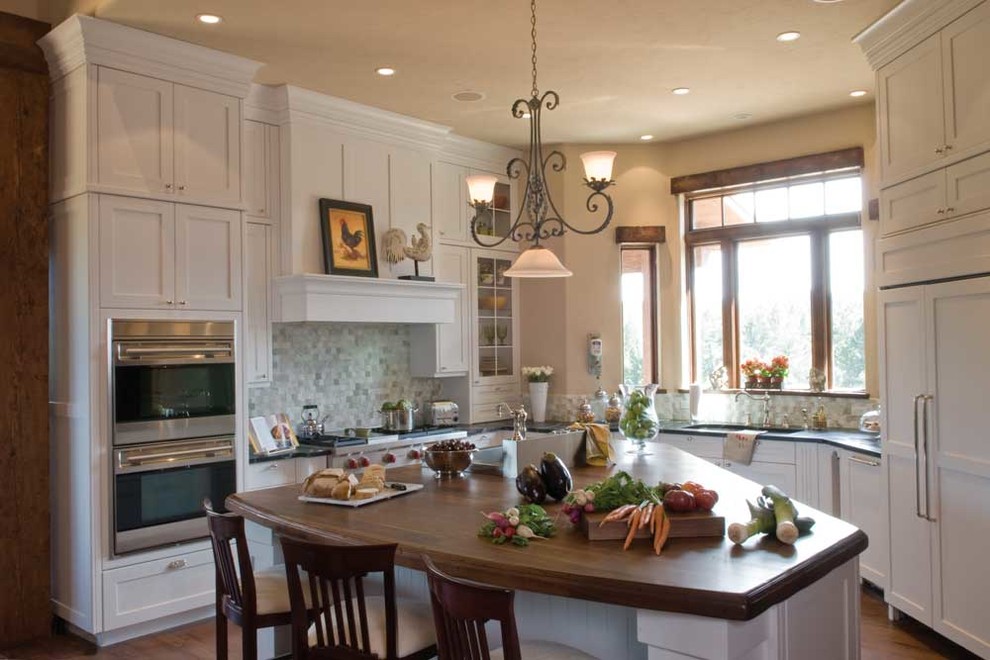 Kitchen - rustic kitchen idea in Denver