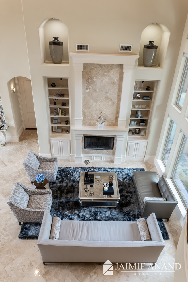 Example of a transitional home design design in Austin