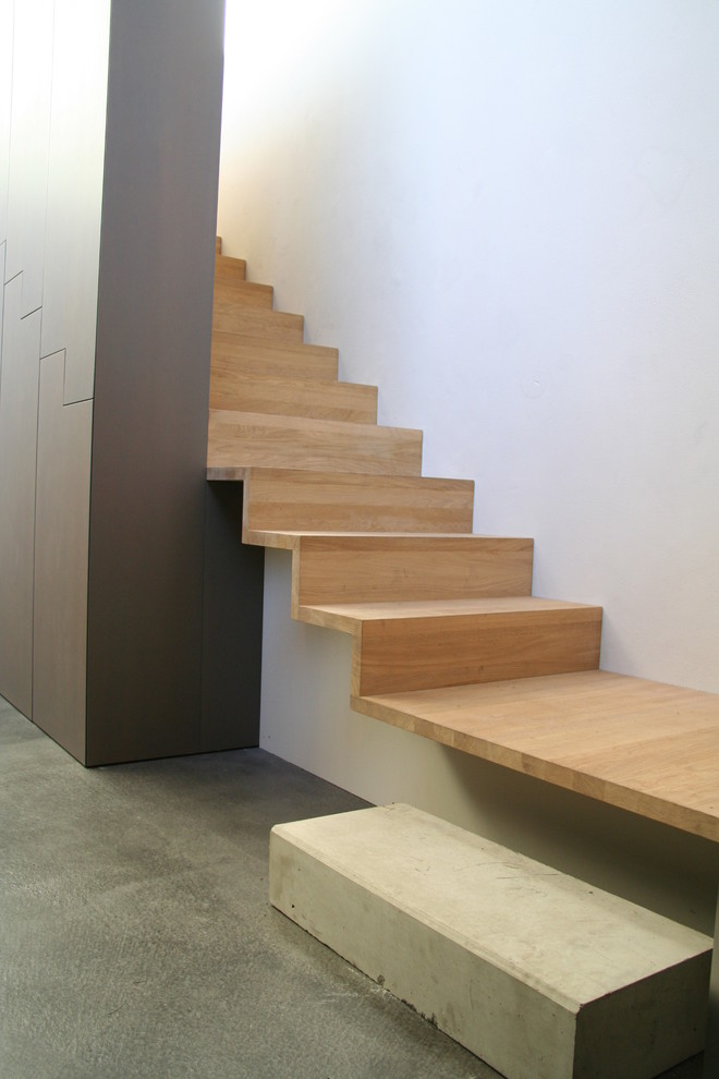 Moderne Treppe in Sonstige