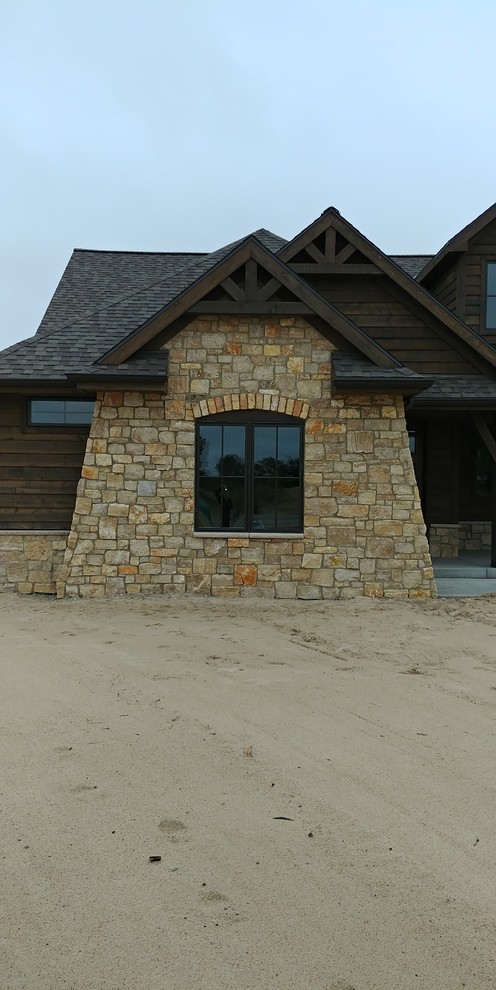 Example of a mountain style home design design in Omaha
