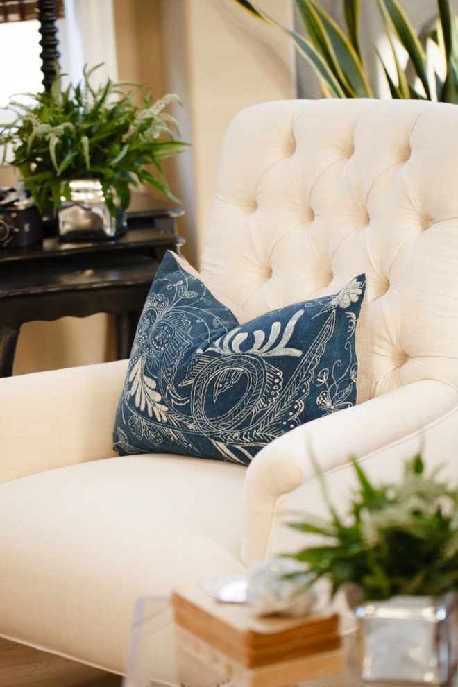 Home design - transitional home design idea in Orange County