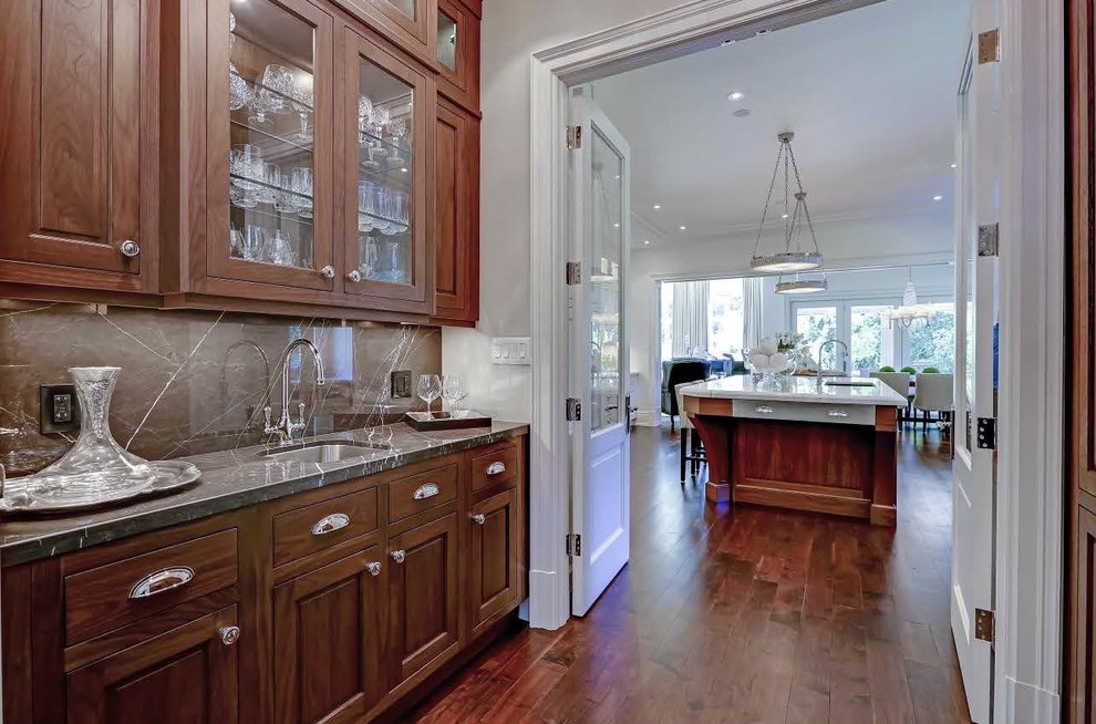 Kitchen - transitional kitchen idea in Toronto