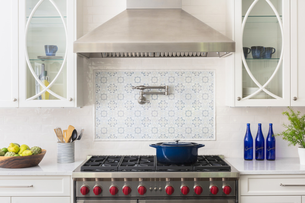 Inspiration for a large transitional u-shaped dark wood floor and brown floor open concept kitchen remodel in Boston with an undermount sink, shaker cabinets, white cabinets, quartzite countertops, white backsplash, ceramic backsplash, stainless steel appliances, an island and white countertops