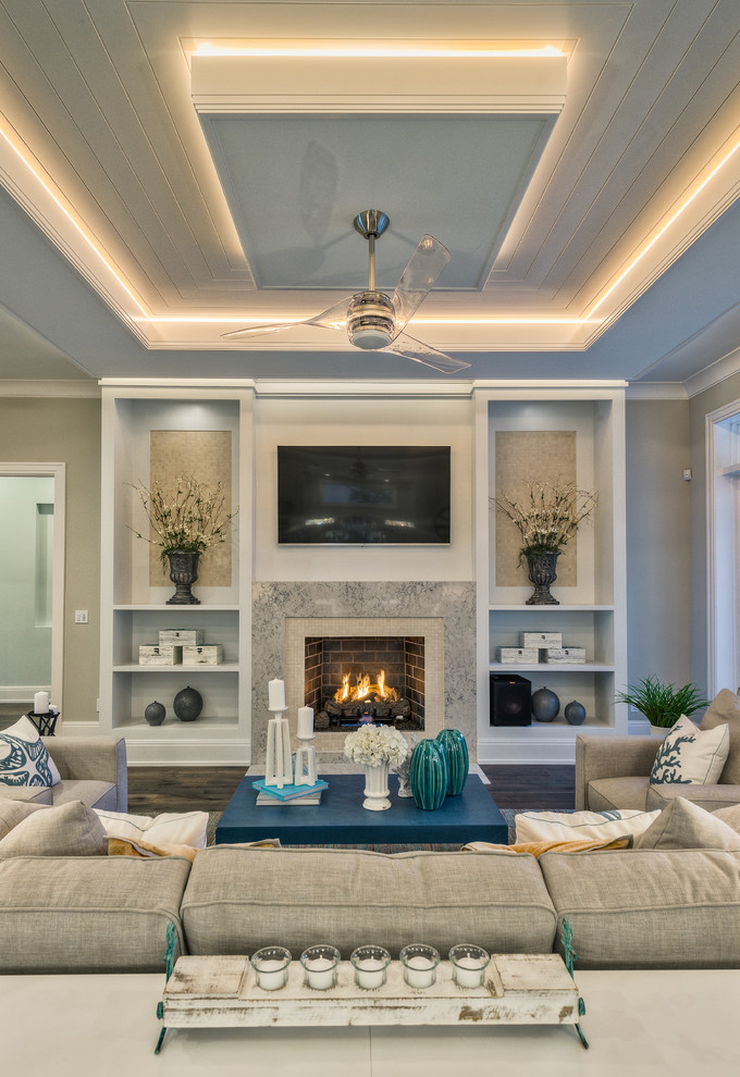 Transitional home design photo in Miami