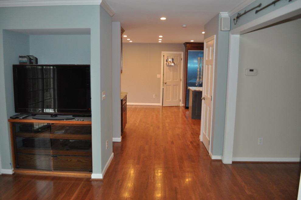 Inspiration for a transitional home design remodel in Cincinnati