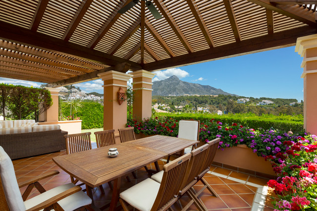 Villa en Nueva Andalucia coastal-deck