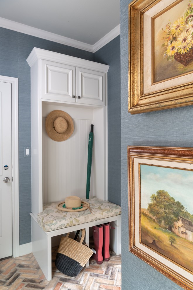 Example of a mountain style hallway design in Austin