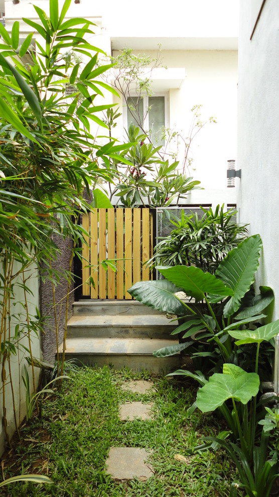 Inspiration for a transitional garden in Chennai.