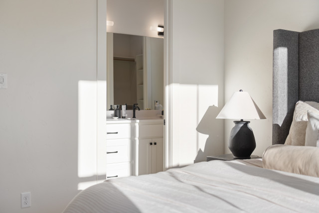 Project Saddle & Stone klassisch-modern-schlafzimmer