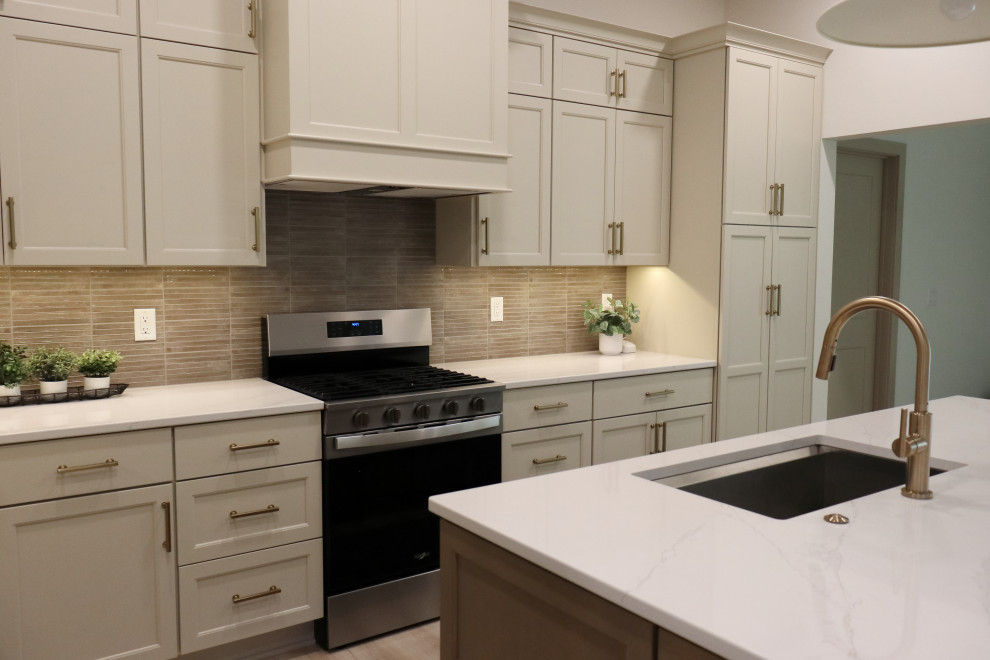 Kitchen - transitional kitchen idea