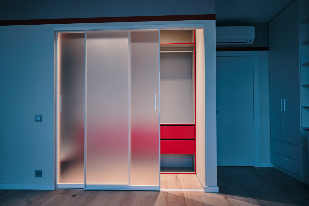 Гардеробная система ECOLINE с раздвижными дверьми raumplus