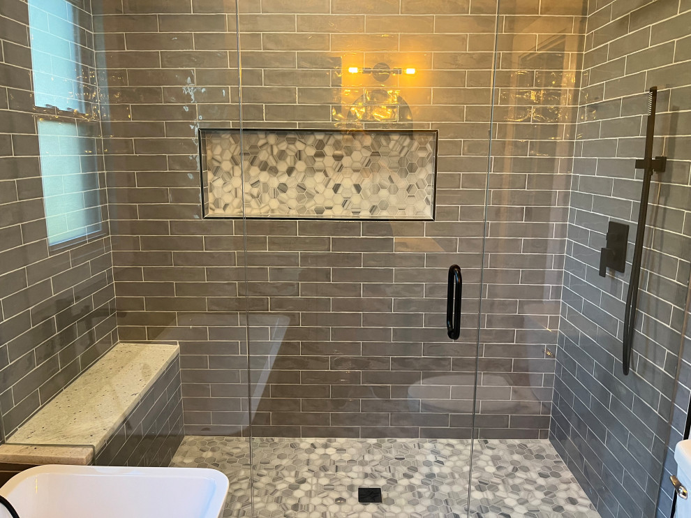 Bathroom - bathroom idea in Cincinnati