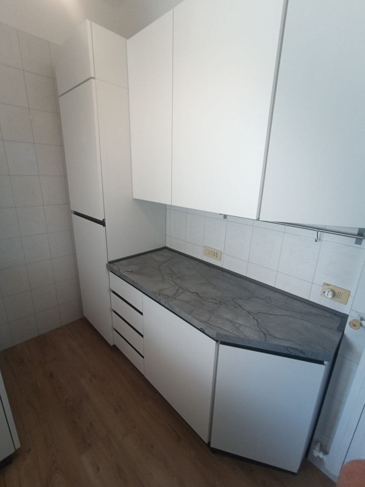 Restyling Cucina Ante Utopia Bianco e Top Grey Yule