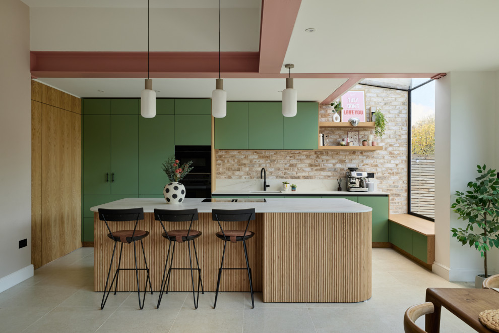 Immagine di una cucina minimal di medie dimensioni con ante lisce, ante verdi, top in quarzo composito e top bianco