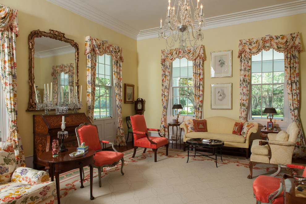 Example of a classic living room design in Charleston