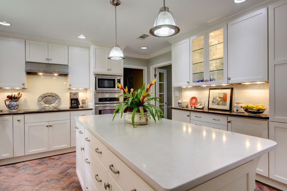 Transitional kitchen photo in Miami