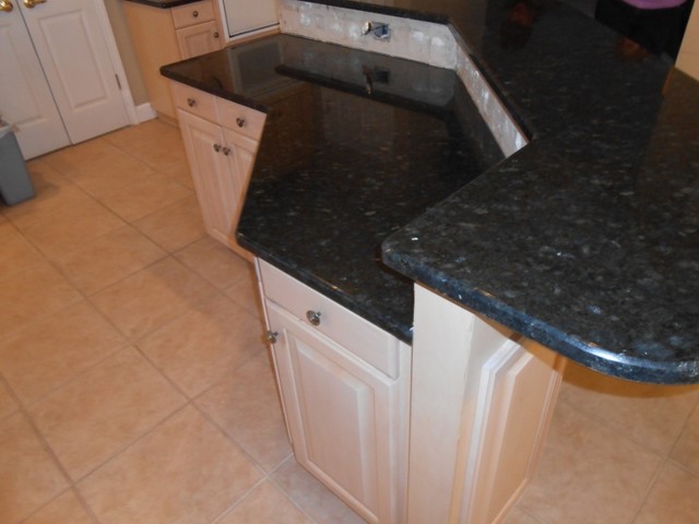 Verde Peacock Granite On Light Wood Kitchen Cabinets Traditional